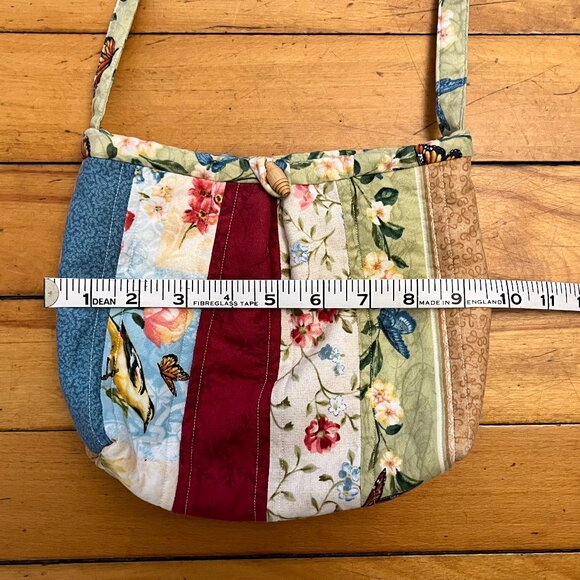 Handmade Quilted Floral Crossbody Bag with Toggle Closure - Picture 7 of 7